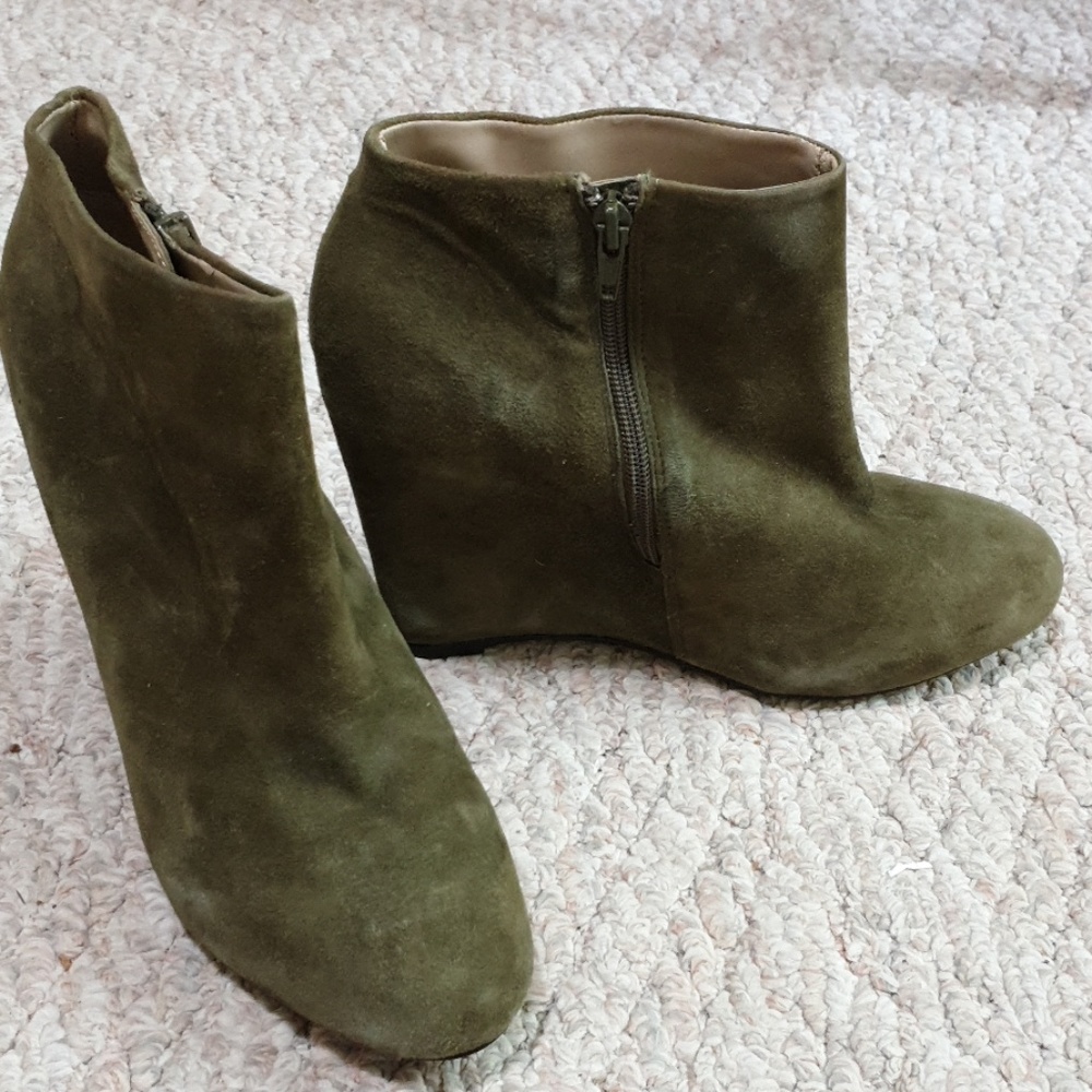 POUR LA VICTOIRE "Chaney" Ankle Boots Booties